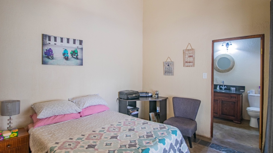 6 Bedroom Property for Sale in White River Estates Mpumalanga