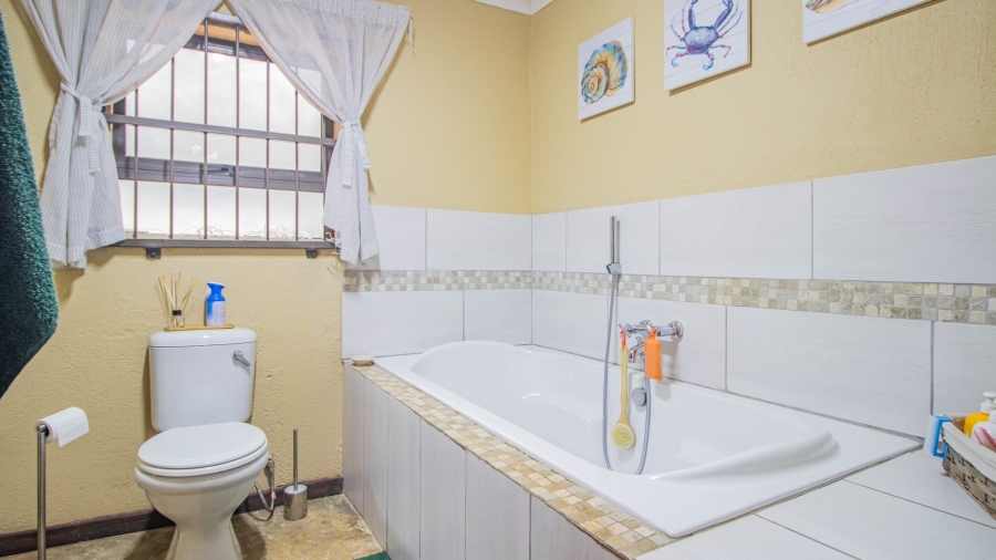 6 Bedroom Property for Sale in White River Estates Mpumalanga
