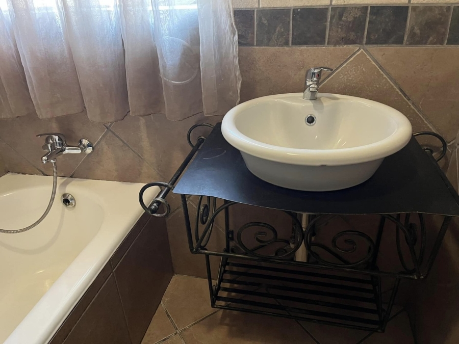 To Let 1 Bedroom Property for Rent in Gholfsig Mpumalanga