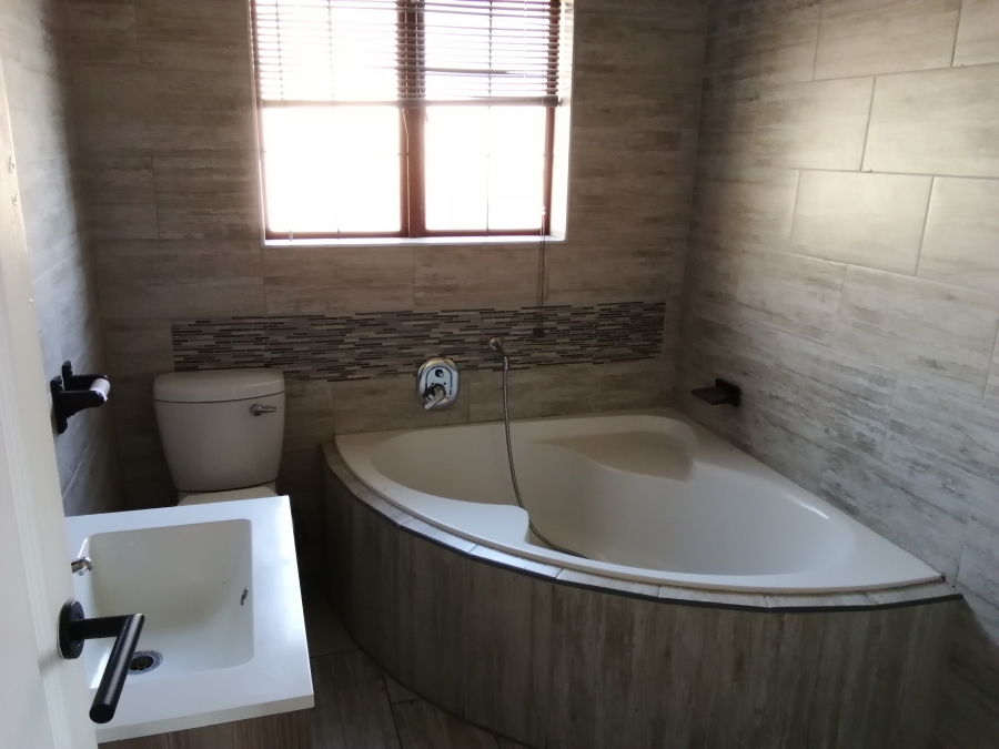 2 Bedroom Property for Sale in Stonehenge Mpumalanga