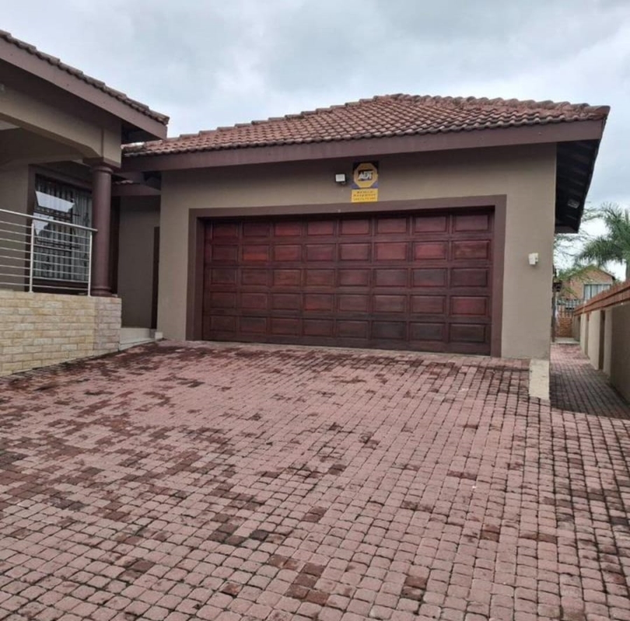4 Bedroom Property for Sale in Stonehenge Mpumalanga
