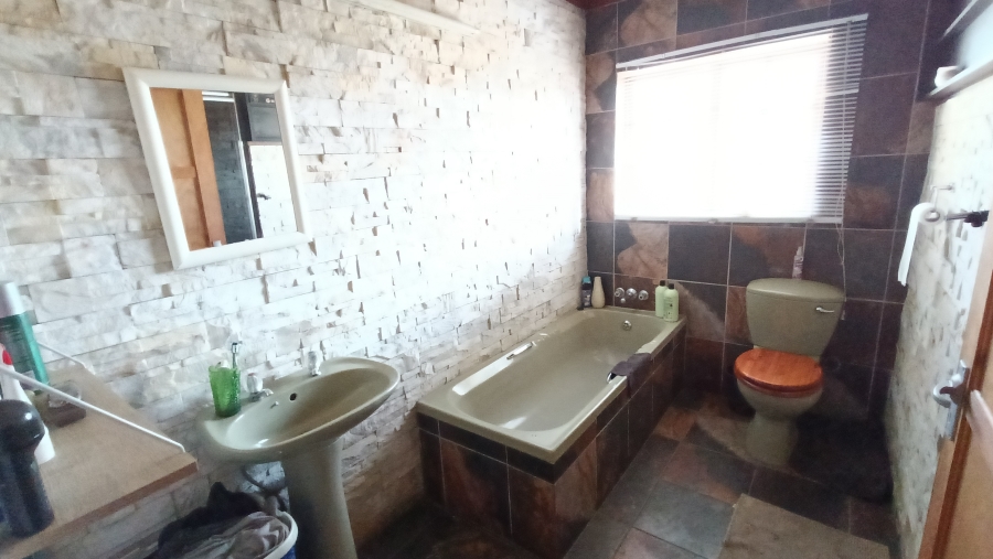 4 Bedroom Property for Sale in Jackaroo A H Mpumalanga