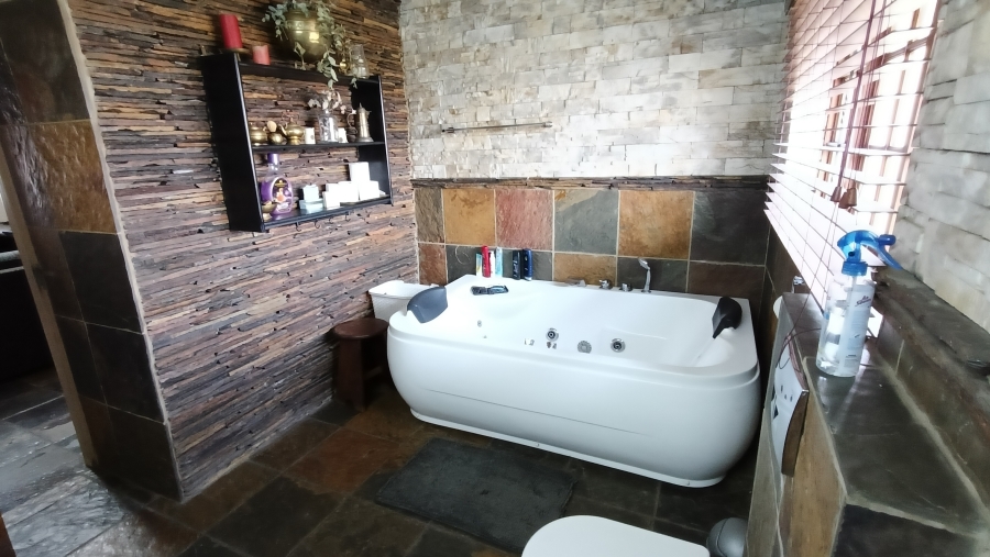 4 Bedroom Property for Sale in Jackaroo A H Mpumalanga