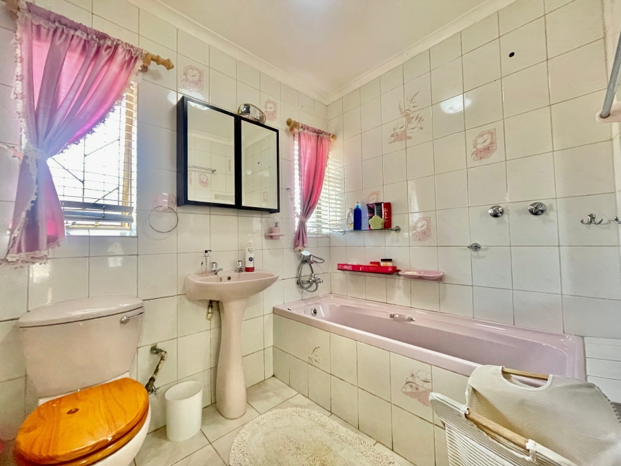 4 Bedroom Property for Sale in Kruinpark Mpumalanga
