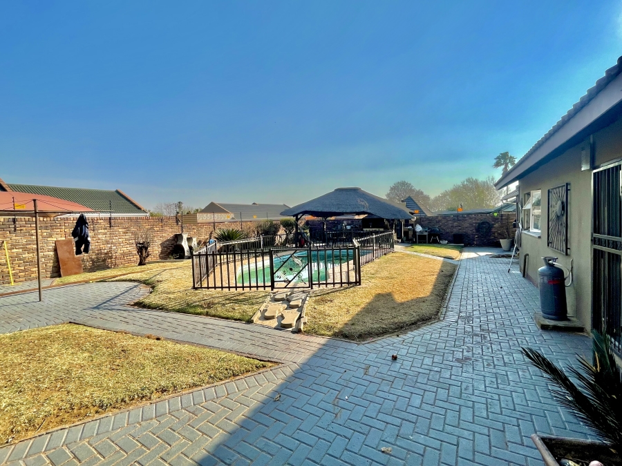 4 Bedroom Property for Sale in Kruinpark Mpumalanga