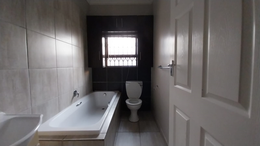To Let 3 Bedroom Property for Rent in Terra Nova Mpumalanga