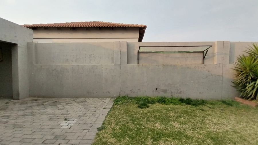 To Let 3 Bedroom Property for Rent in Terra Nova Mpumalanga