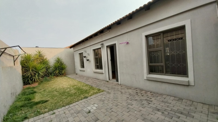 To Let 3 Bedroom Property for Rent in Terra Nova Mpumalanga