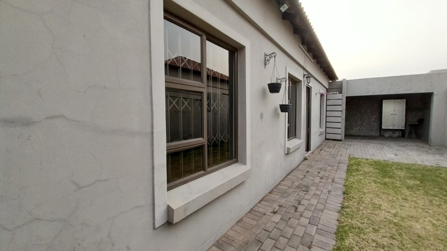 To Let 3 Bedroom Property for Rent in Terra Nova Mpumalanga