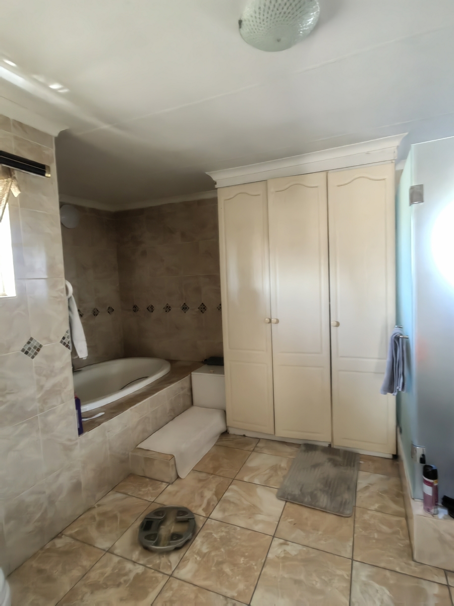 5 Bedroom Property for Sale in Secunda Mpumalanga