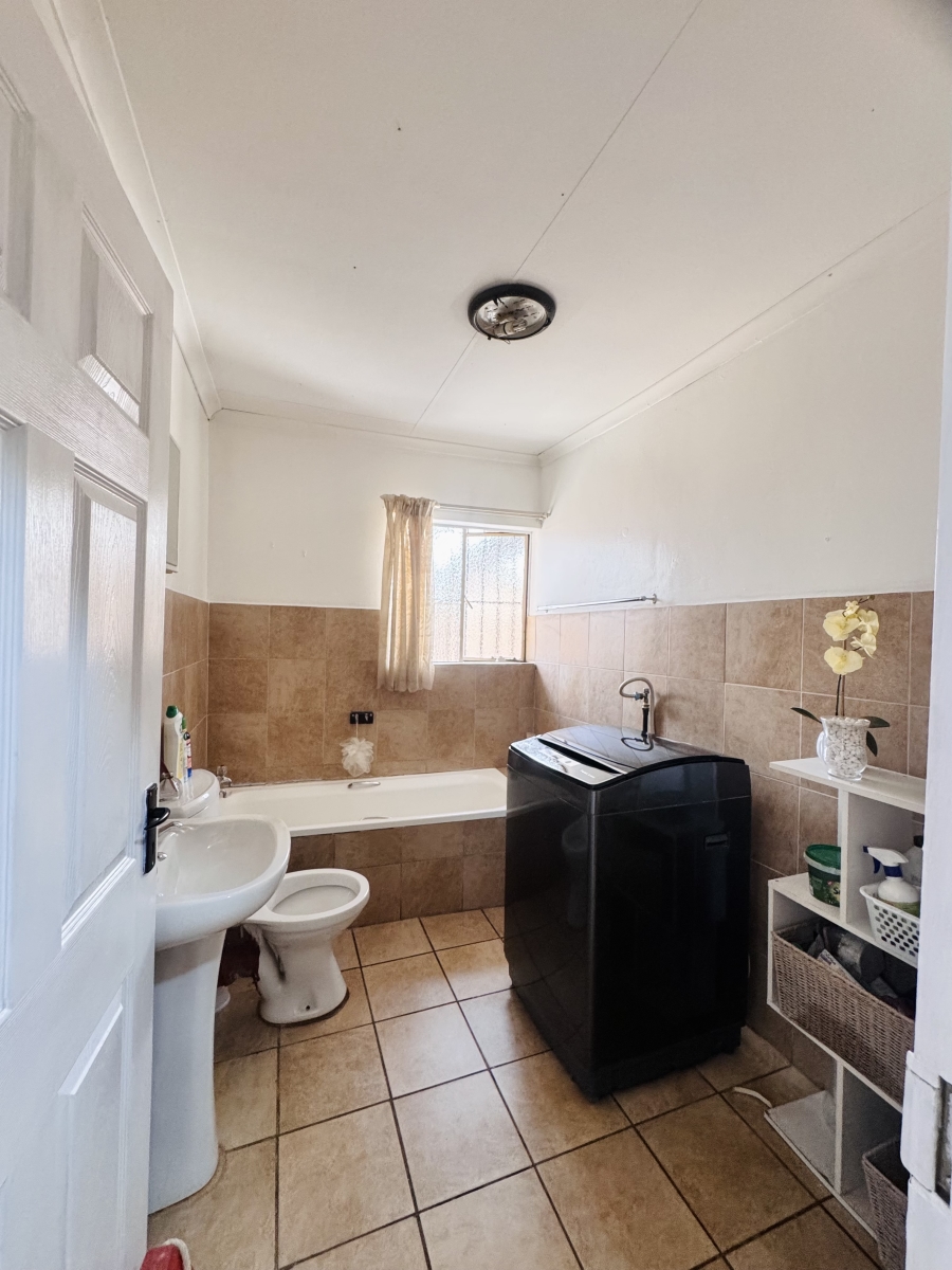 To Let 2 Bedroom Property for Rent in Ben Fleur Mpumalanga