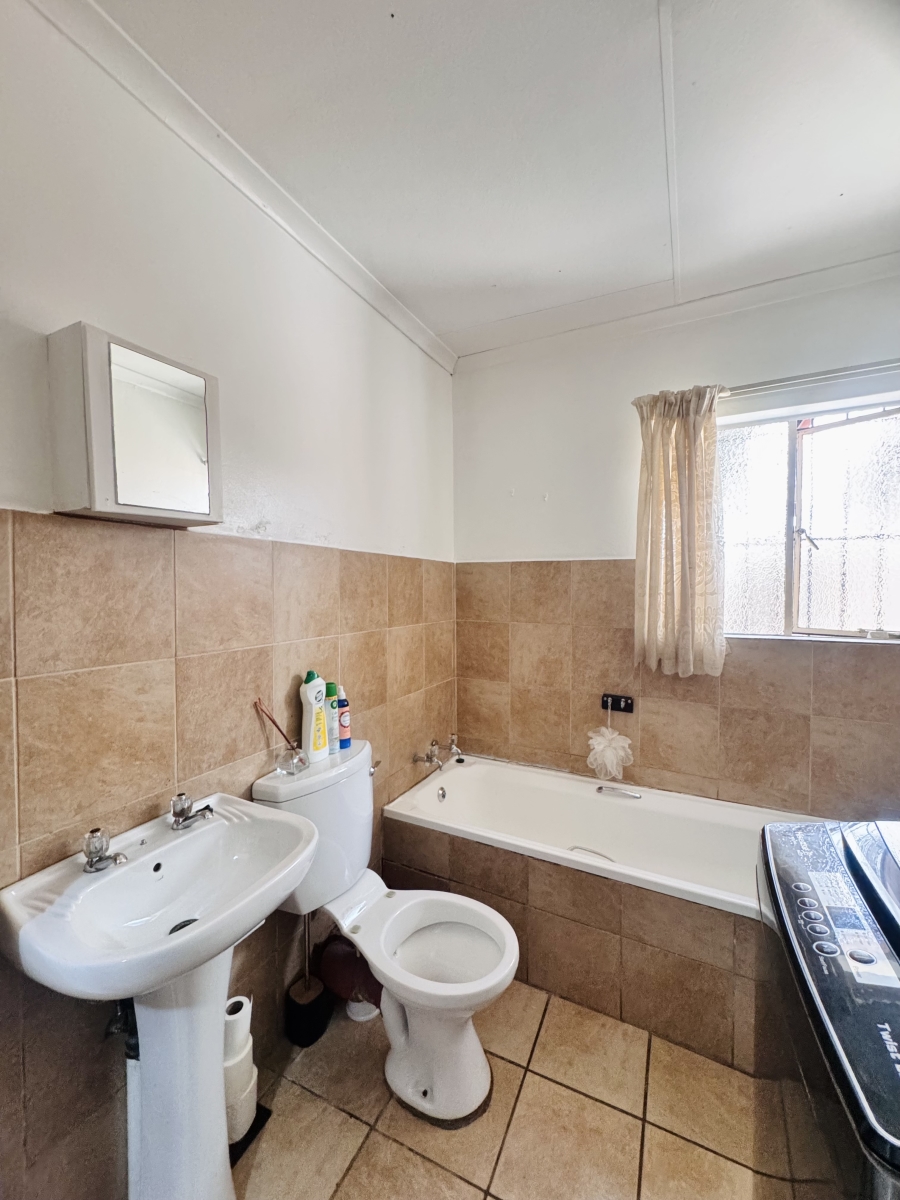 To Let 2 Bedroom Property for Rent in Ben Fleur Mpumalanga