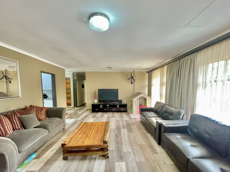 5 Bedroom Property for Sale in Secunda Mpumalanga