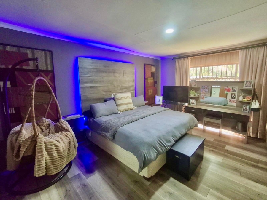 5 Bedroom Property for Sale in Secunda Mpumalanga
