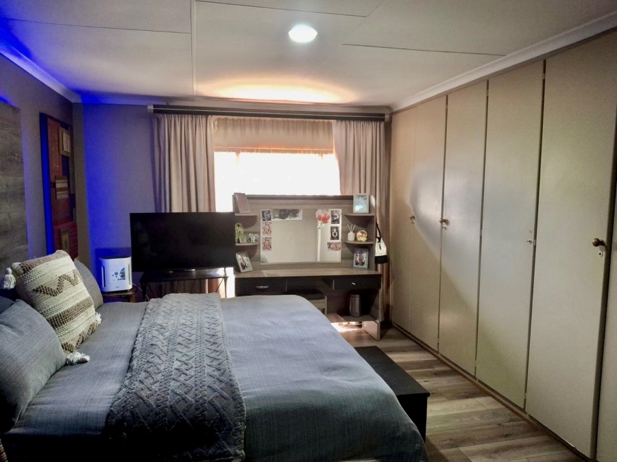 5 Bedroom Property for Sale in Secunda Mpumalanga