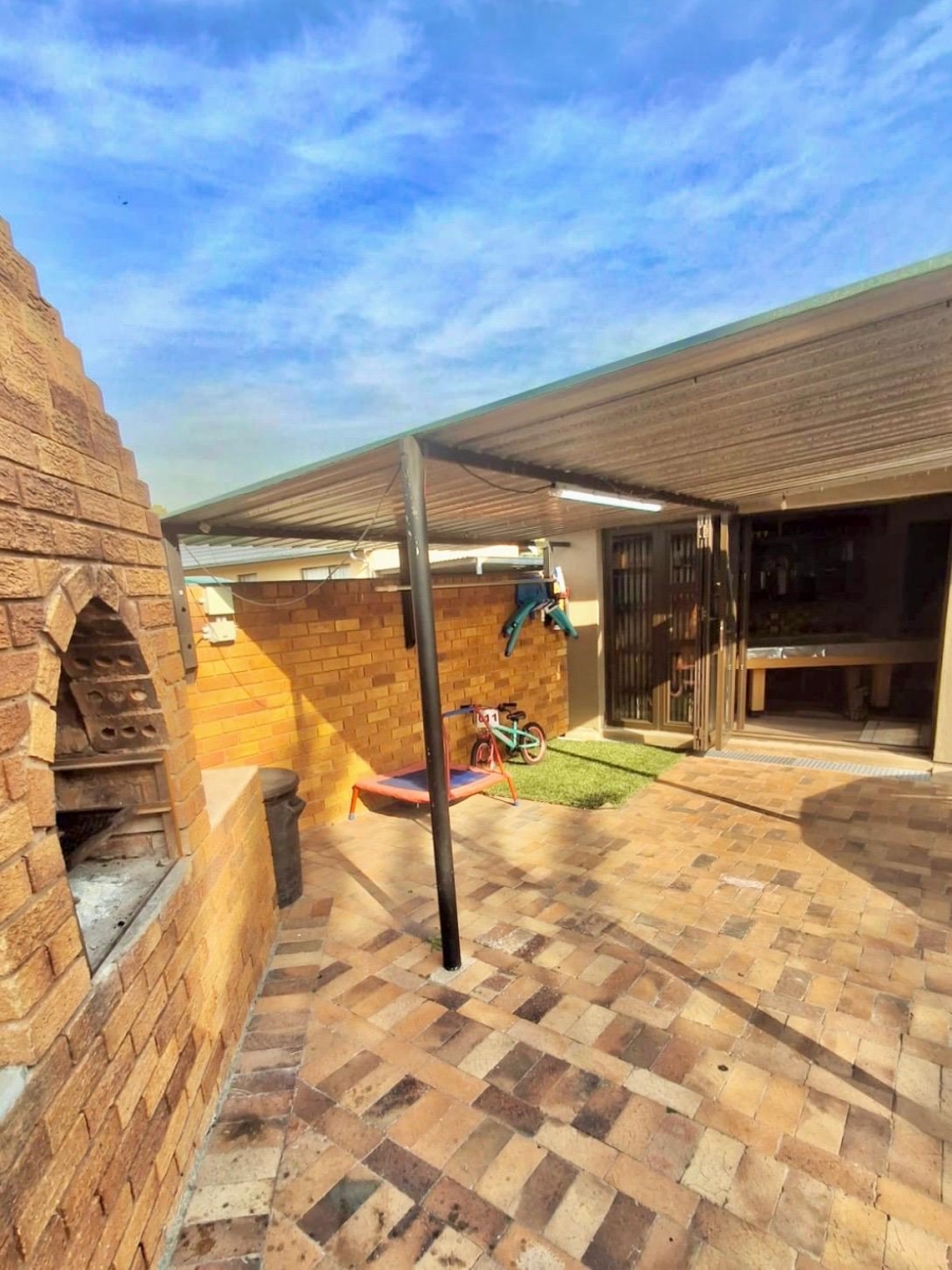 5 Bedroom Property for Sale in Secunda Mpumalanga