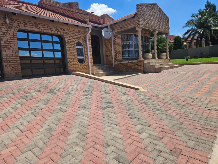 4 Bedroom Property for Sale in Die Heuwel Ext 4 Mpumalanga