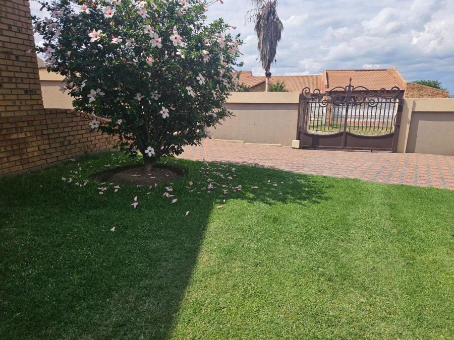 4 Bedroom Property for Sale in Die Heuwel Ext 4 Mpumalanga