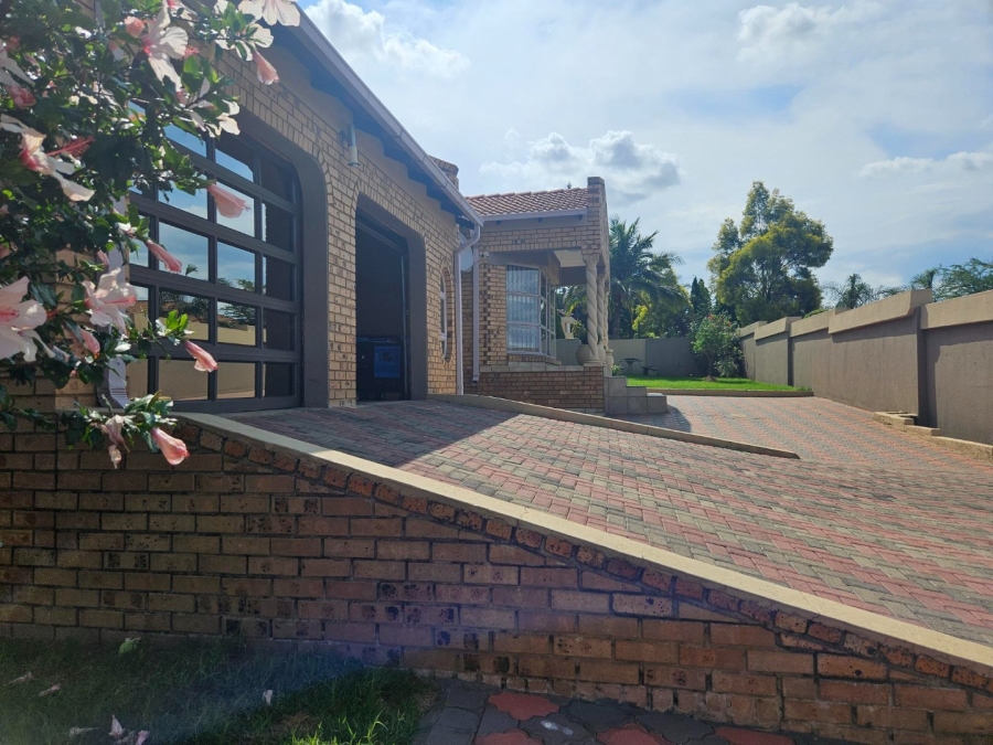 4 Bedroom Property for Sale in Die Heuwel Ext 4 Mpumalanga