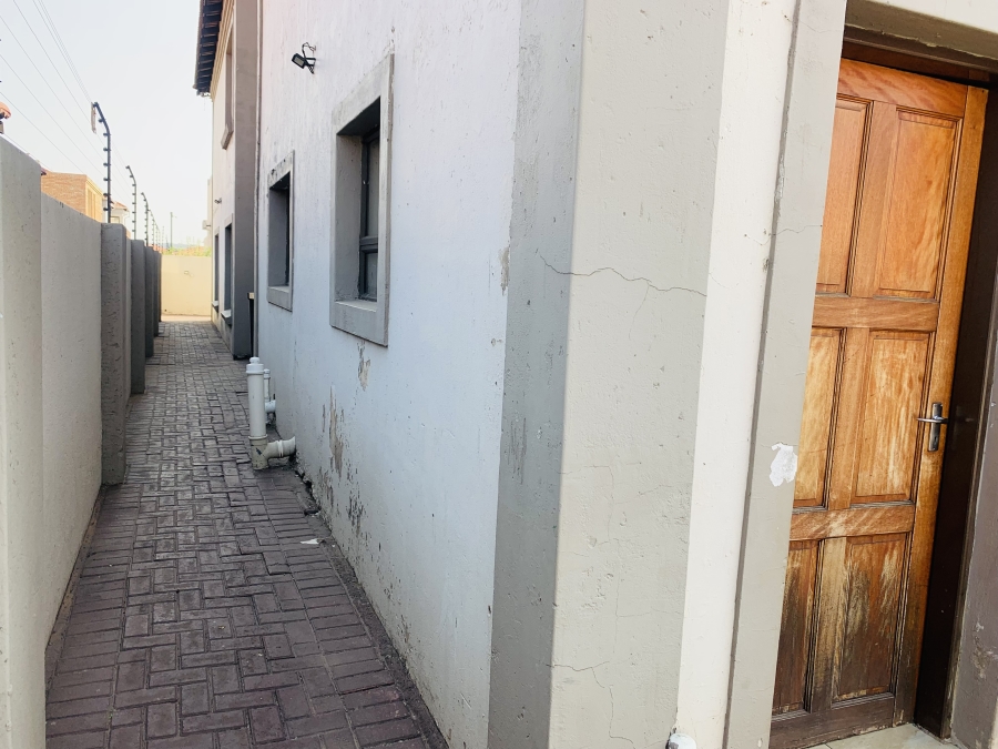 8 Bedroom Property for Sale in Aerorand Mpumalanga