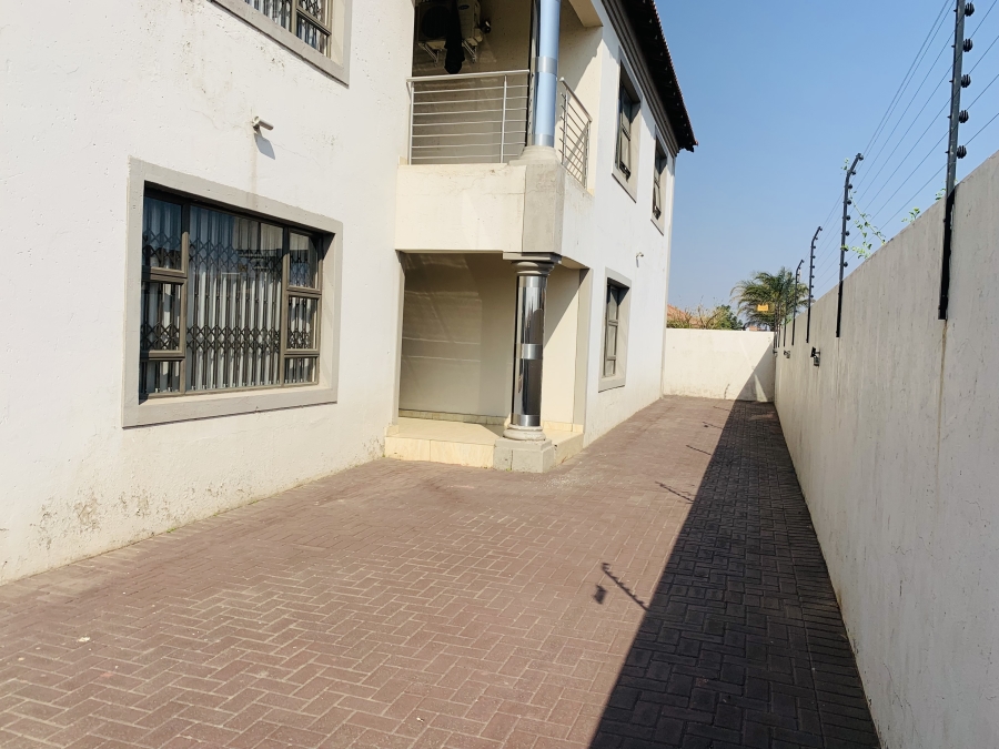 8 Bedroom Property for Sale in Aerorand Mpumalanga