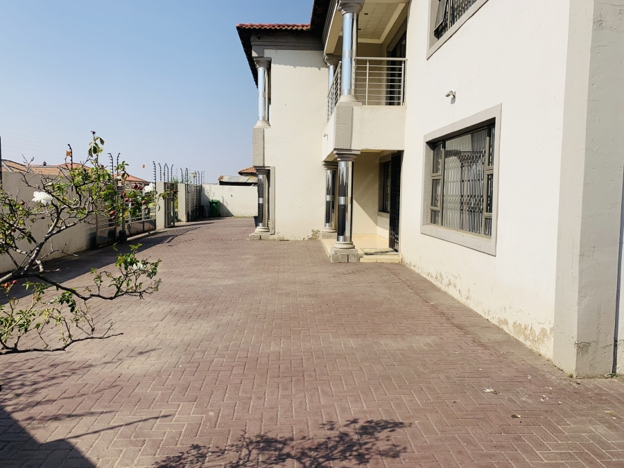 8 Bedroom Property for Sale in Aerorand Mpumalanga
