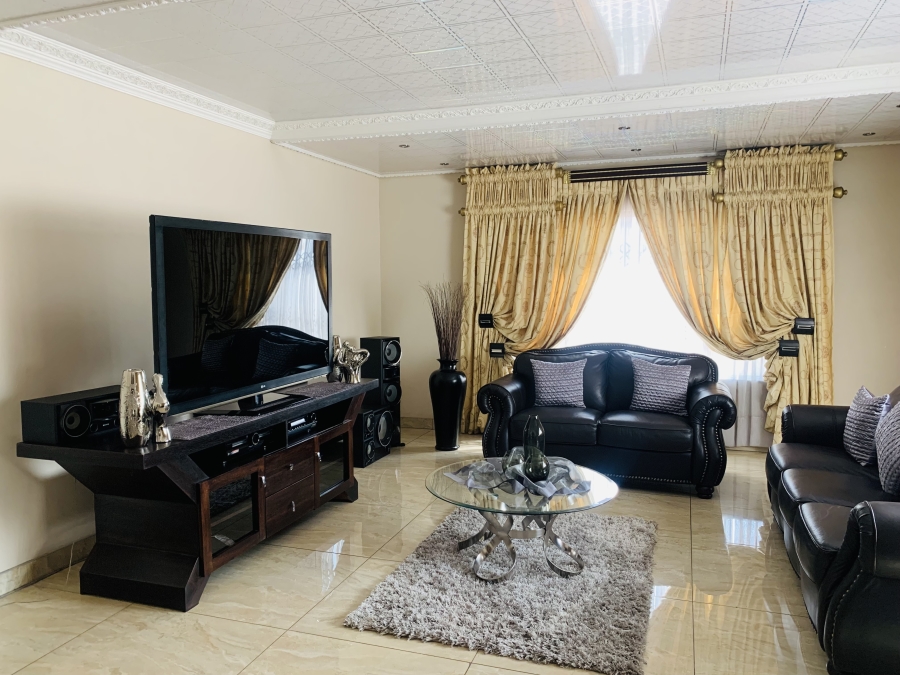 8 Bedroom Property for Sale in Aerorand Mpumalanga