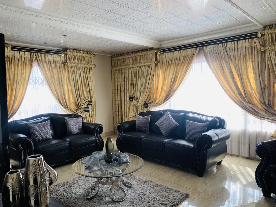 8 Bedroom Property for Sale in Aerorand Mpumalanga