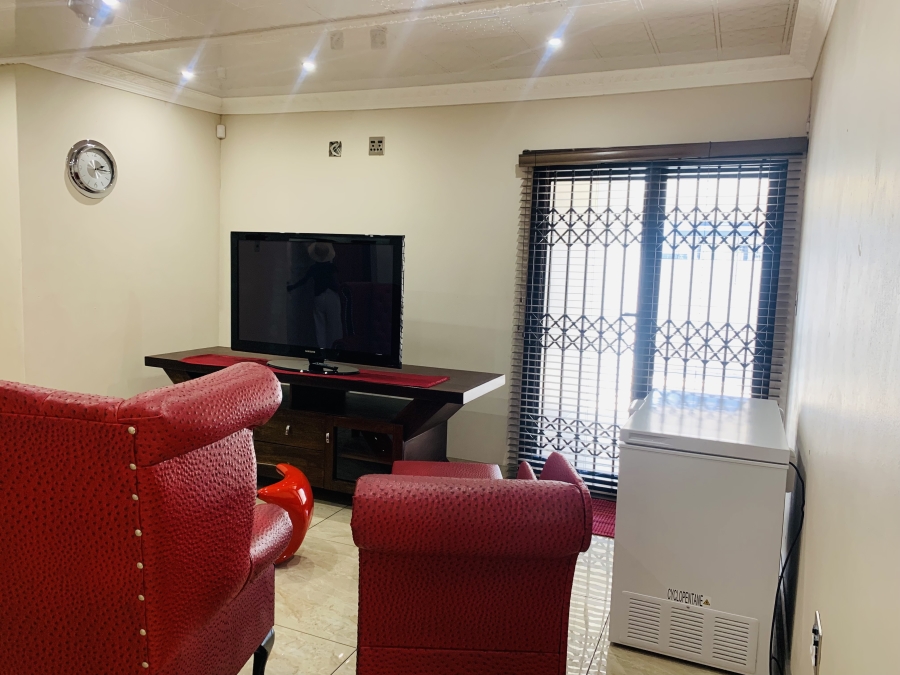 8 Bedroom Property for Sale in Aerorand Mpumalanga