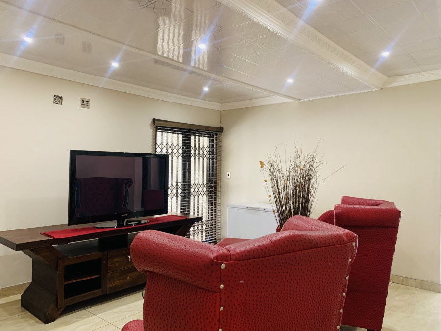8 Bedroom Property for Sale in Aerorand Mpumalanga