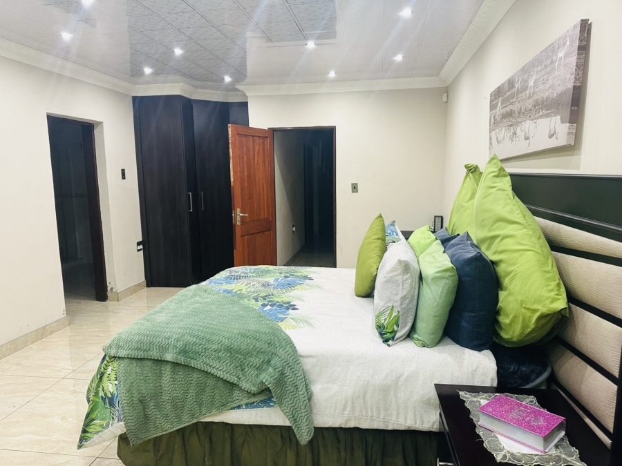 8 Bedroom Property for Sale in Aerorand Mpumalanga