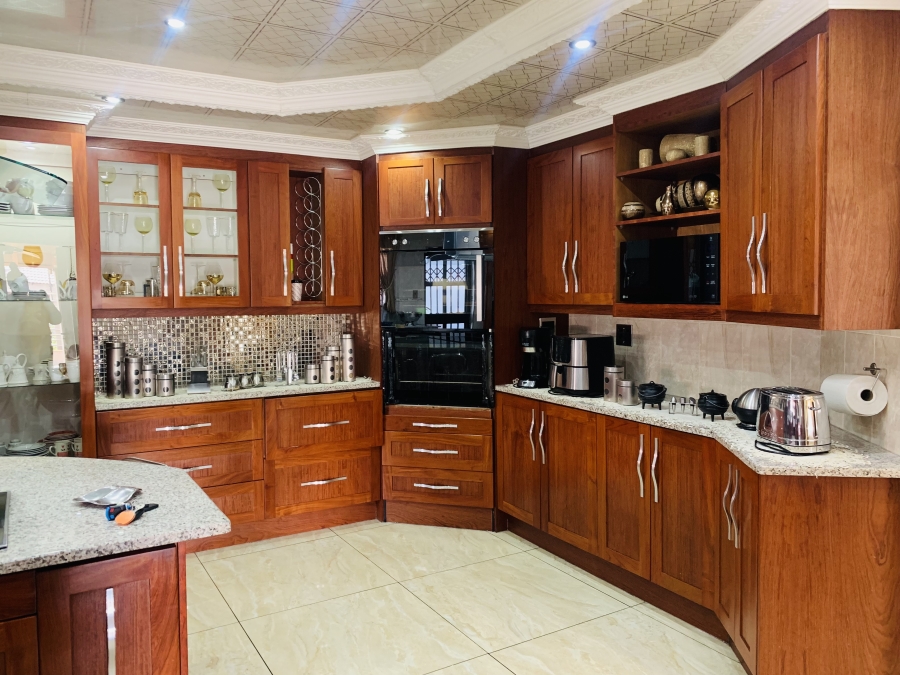 8 Bedroom Property for Sale in Aerorand Mpumalanga