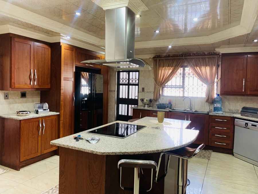 8 Bedroom Property for Sale in Aerorand Mpumalanga