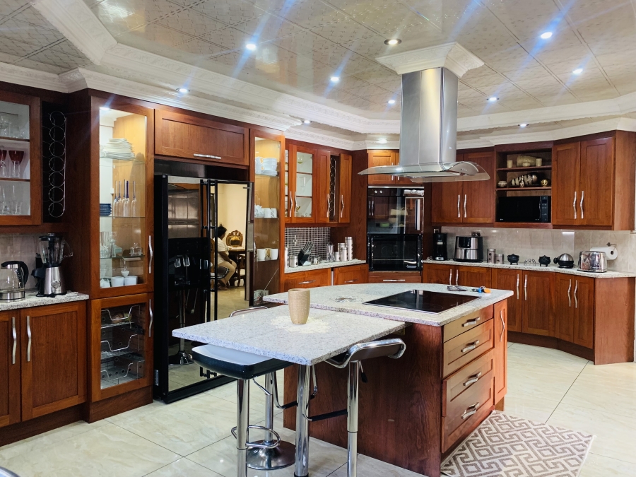 8 Bedroom Property for Sale in Aerorand Mpumalanga