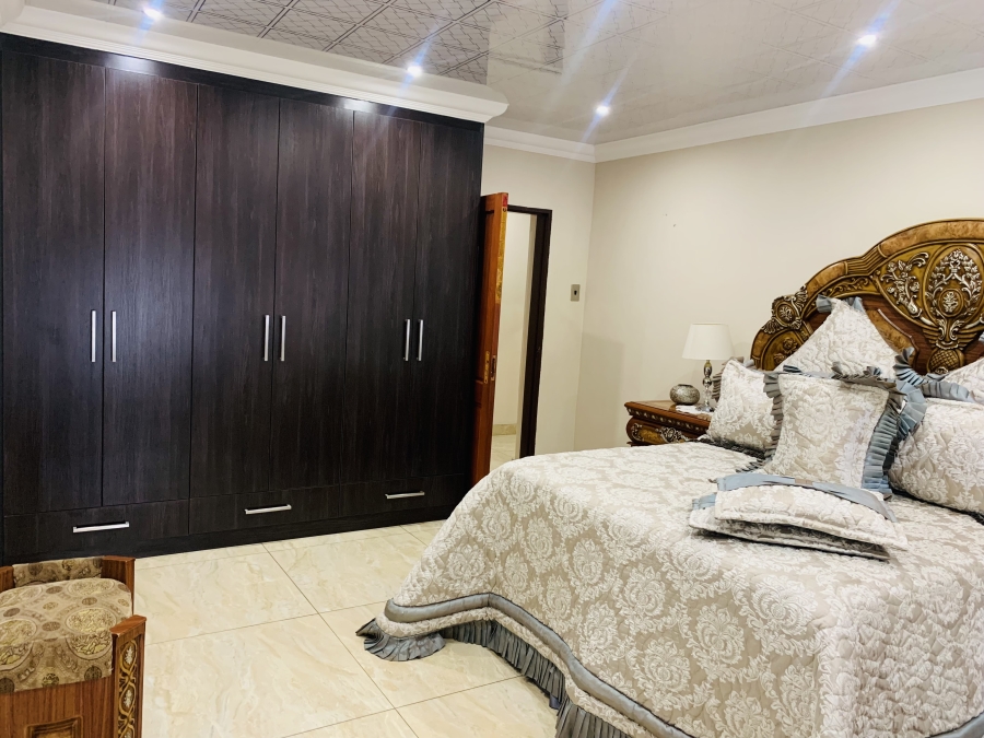 8 Bedroom Property for Sale in Aerorand Mpumalanga