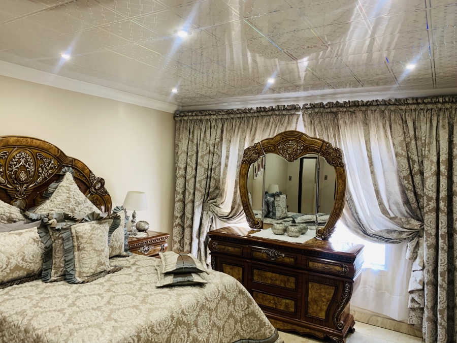 8 Bedroom Property for Sale in Aerorand Mpumalanga