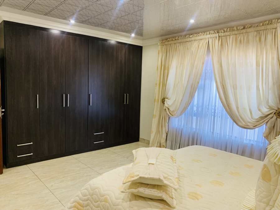 8 Bedroom Property for Sale in Aerorand Mpumalanga