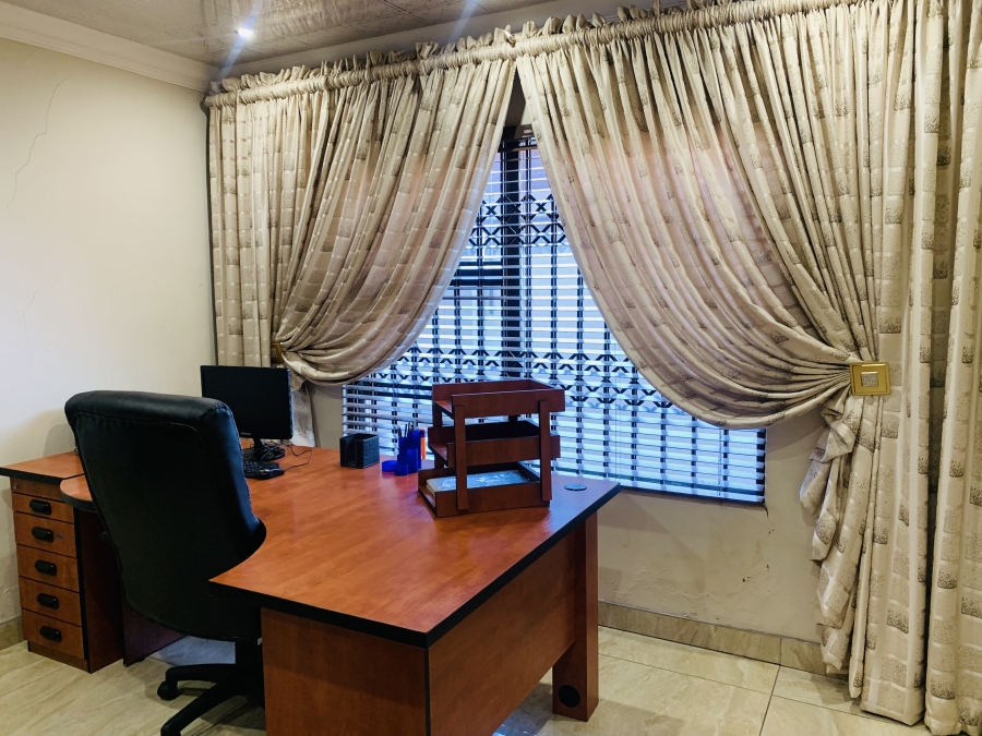 8 Bedroom Property for Sale in Aerorand Mpumalanga