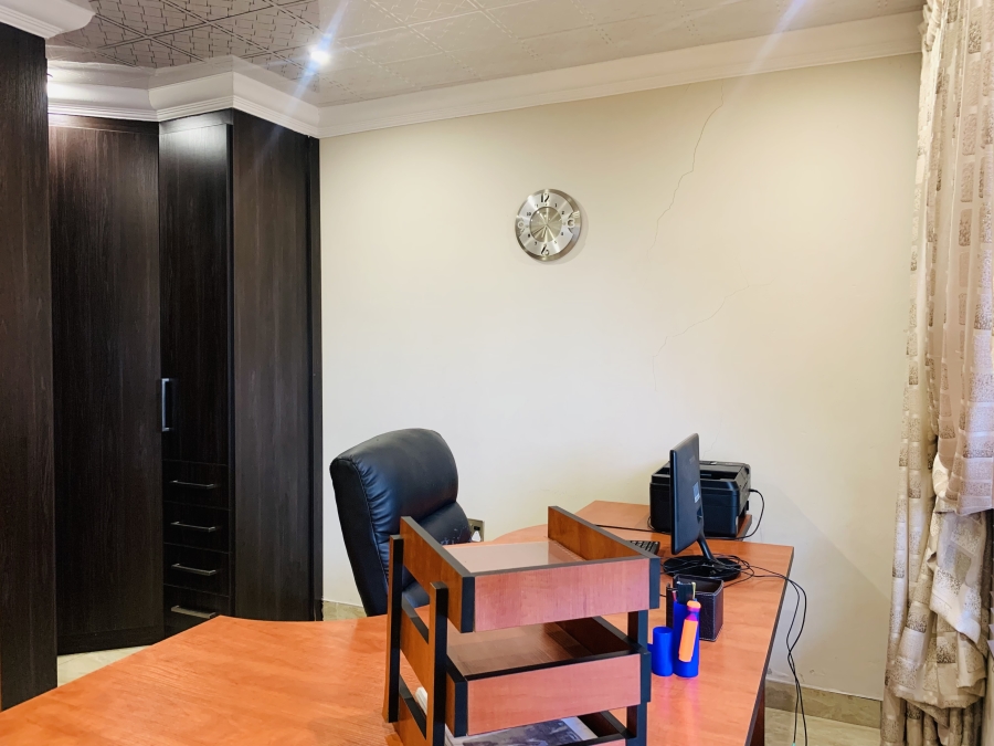 8 Bedroom Property for Sale in Aerorand Mpumalanga