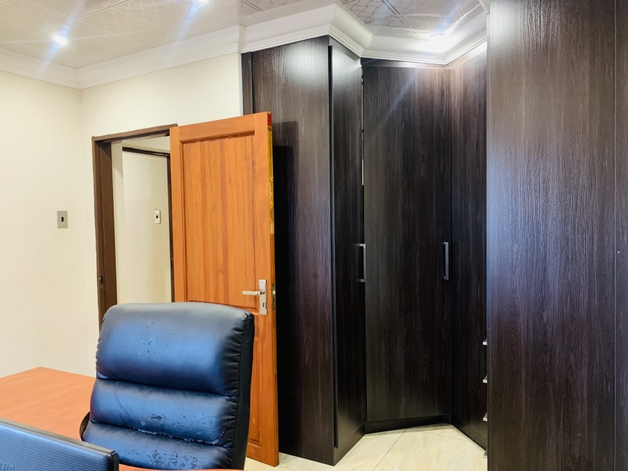 8 Bedroom Property for Sale in Aerorand Mpumalanga