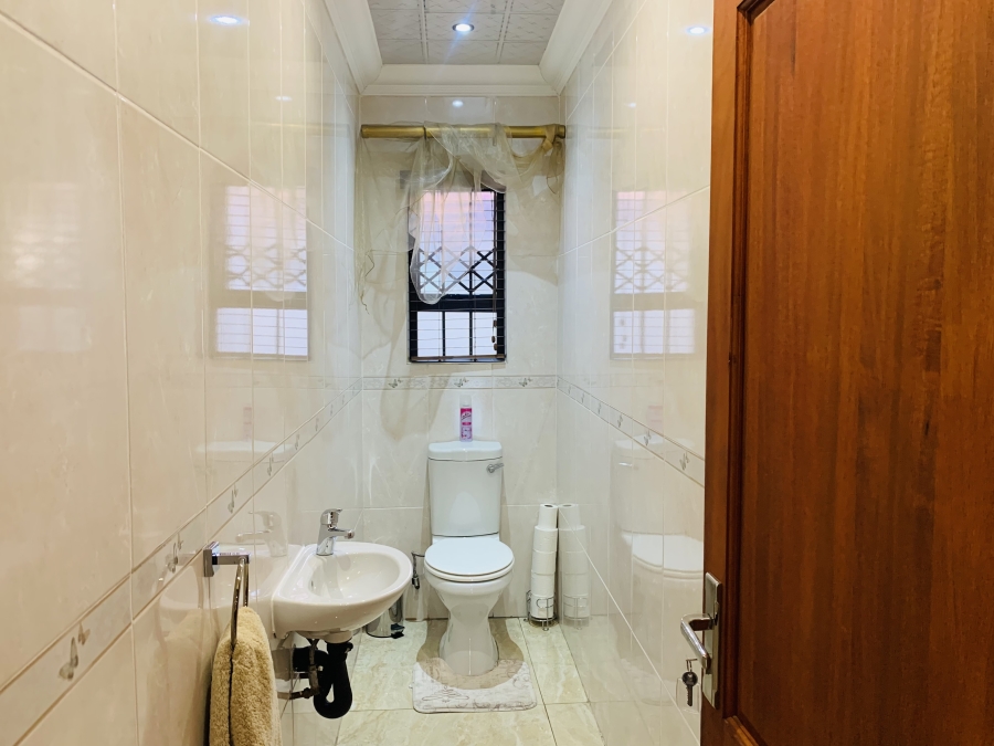 8 Bedroom Property for Sale in Aerorand Mpumalanga