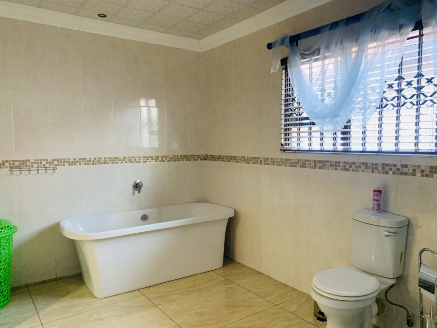 8 Bedroom Property for Sale in Aerorand Mpumalanga