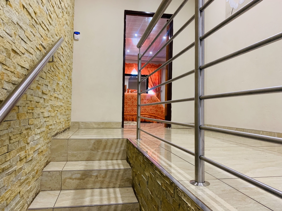 8 Bedroom Property for Sale in Aerorand Mpumalanga