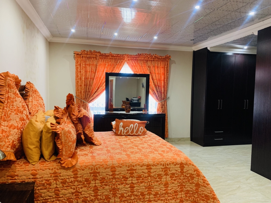 8 Bedroom Property for Sale in Aerorand Mpumalanga