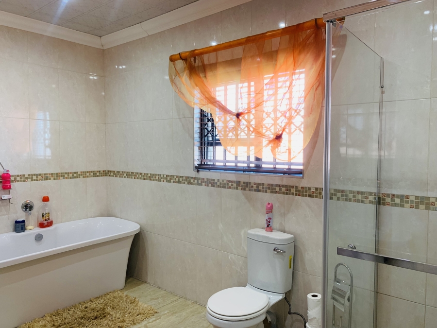 8 Bedroom Property for Sale in Aerorand Mpumalanga