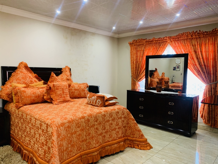 8 Bedroom Property for Sale in Aerorand Mpumalanga