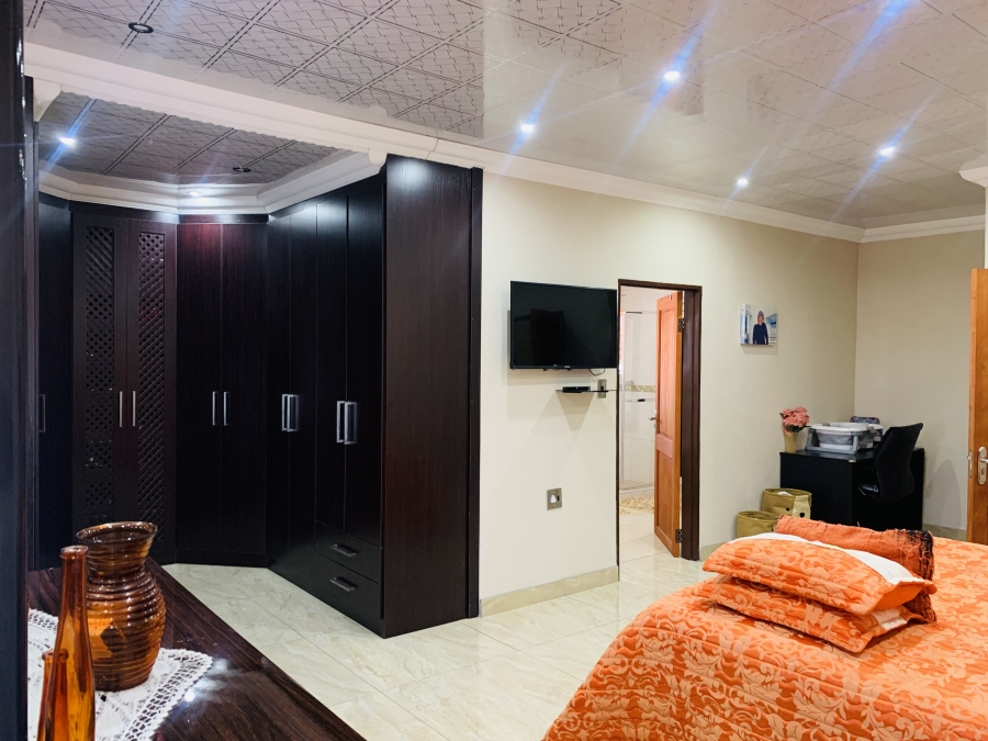 8 Bedroom Property for Sale in Aerorand Mpumalanga