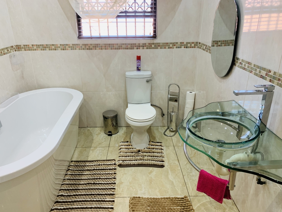 8 Bedroom Property for Sale in Aerorand Mpumalanga