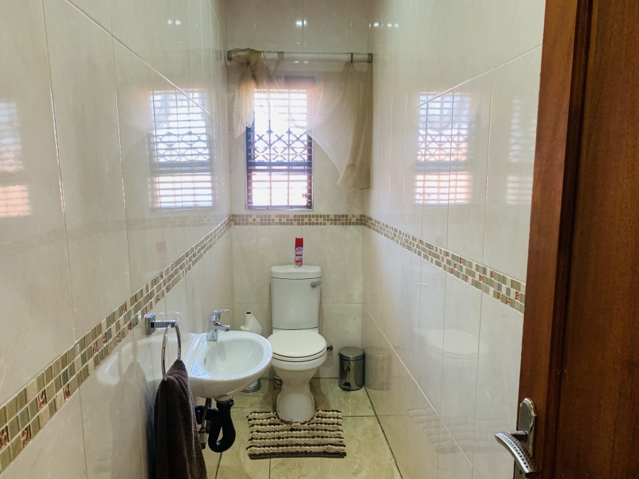 8 Bedroom Property for Sale in Aerorand Mpumalanga