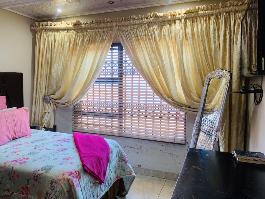 8 Bedroom Property for Sale in Aerorand Mpumalanga